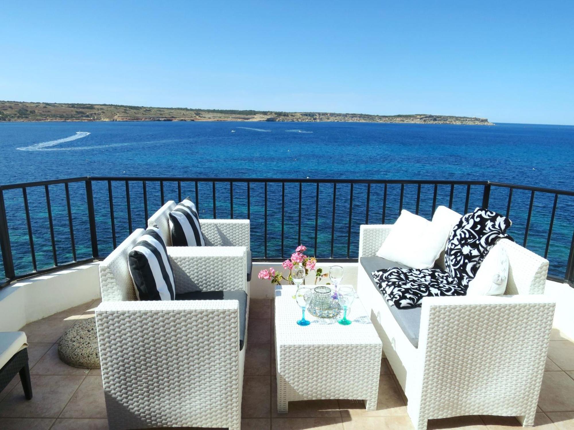 Seafront Apartment Terrace, Lounger & Panoramic Ocean Views Mellieħa Exteriör bild