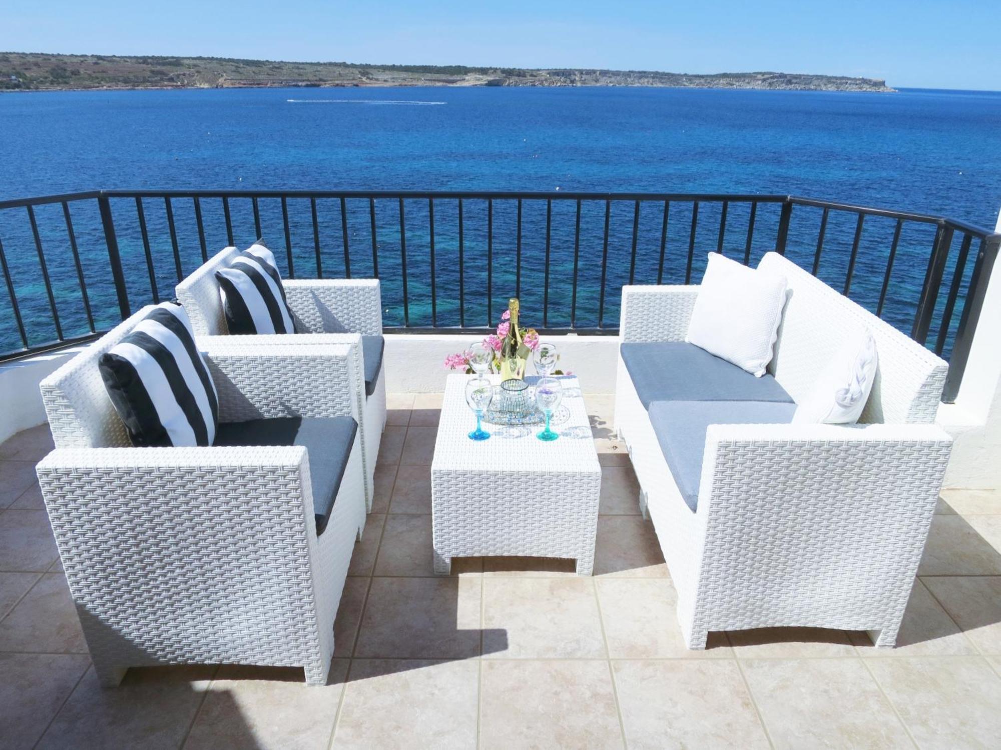 Seafront Apartment Terrace, Lounger & Panoramic Ocean Views Mellieħa Exteriör bild