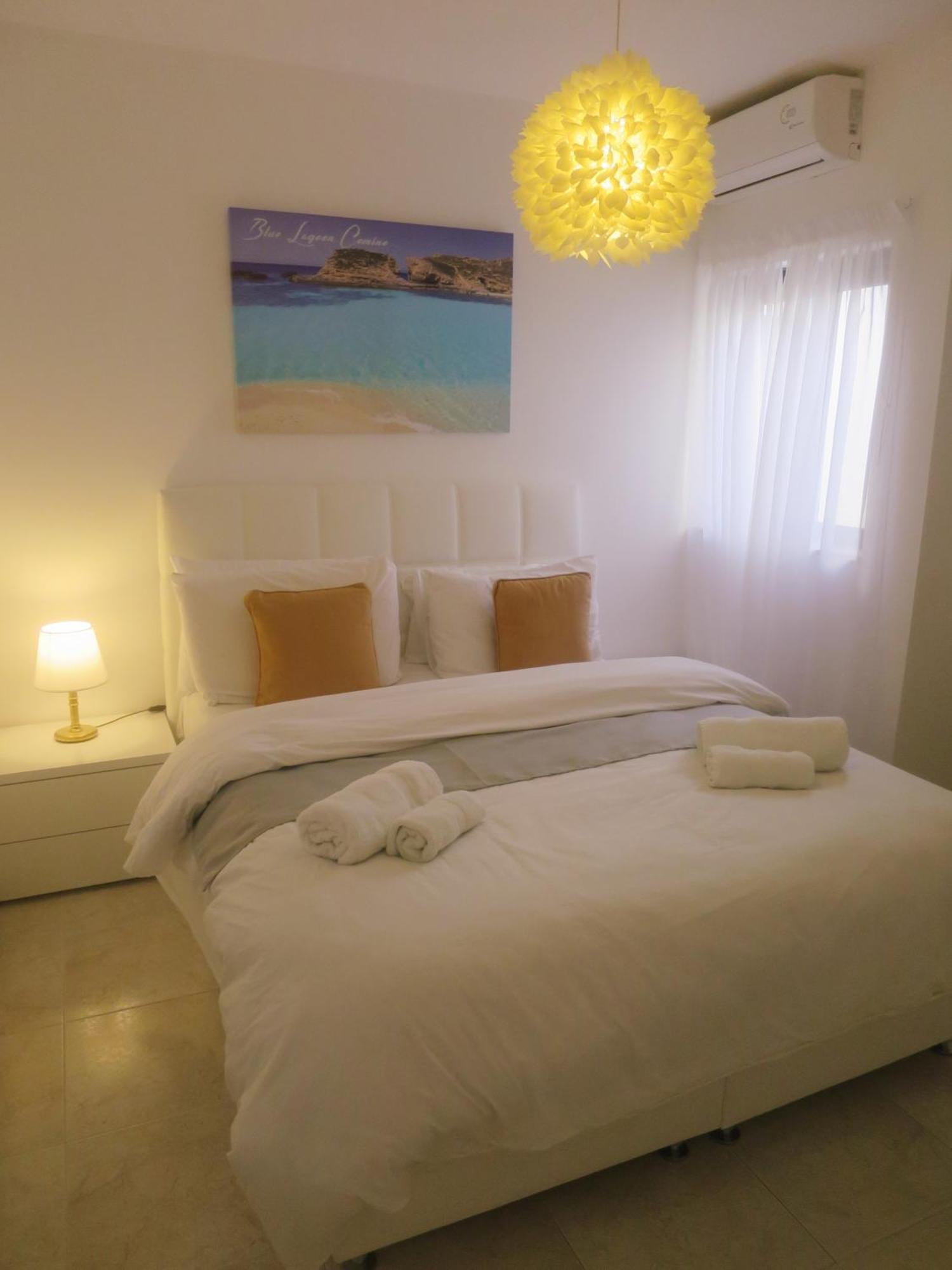 Seafront Apartment Terrace, Lounger & Panoramic Ocean Views Mellieħa Exteriör bild