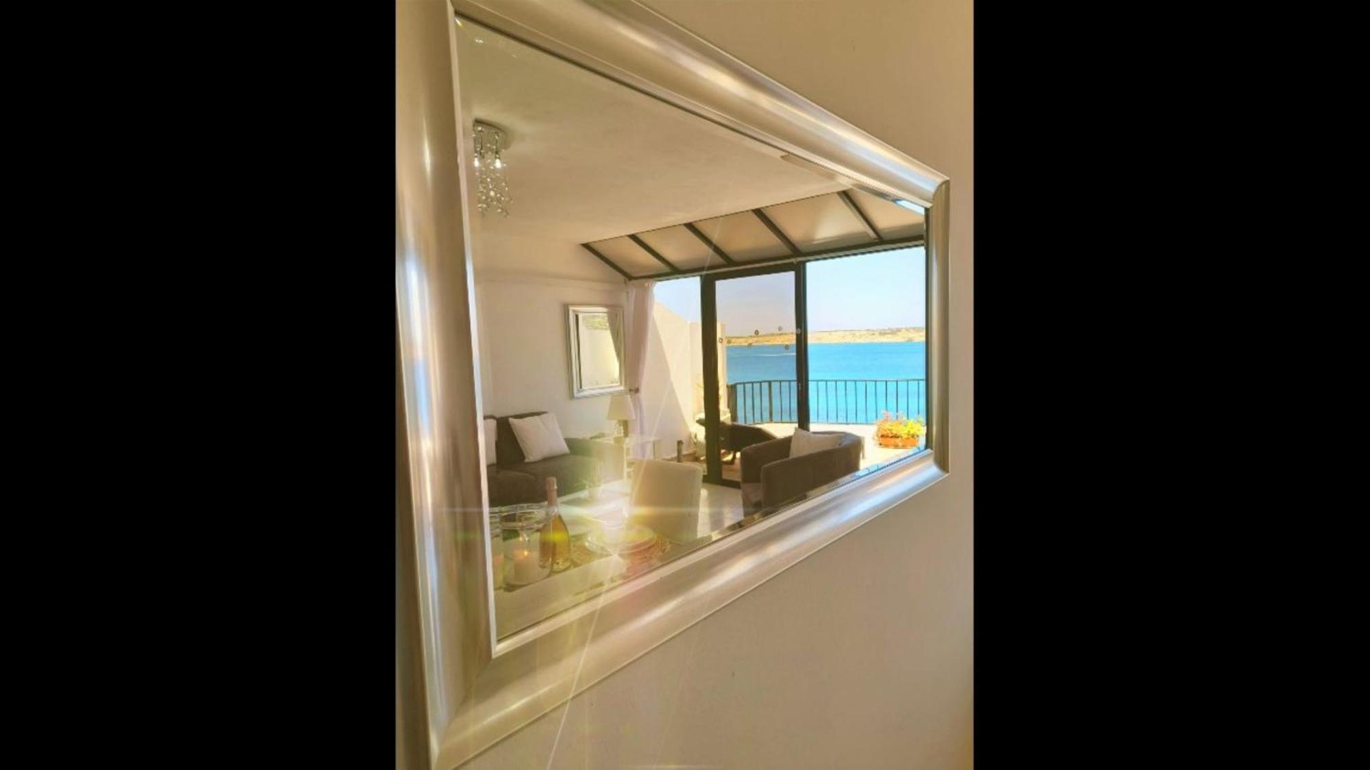 Seafront Apartment Terrace, Lounger & Panoramic Ocean Views Mellieħa Rum bild