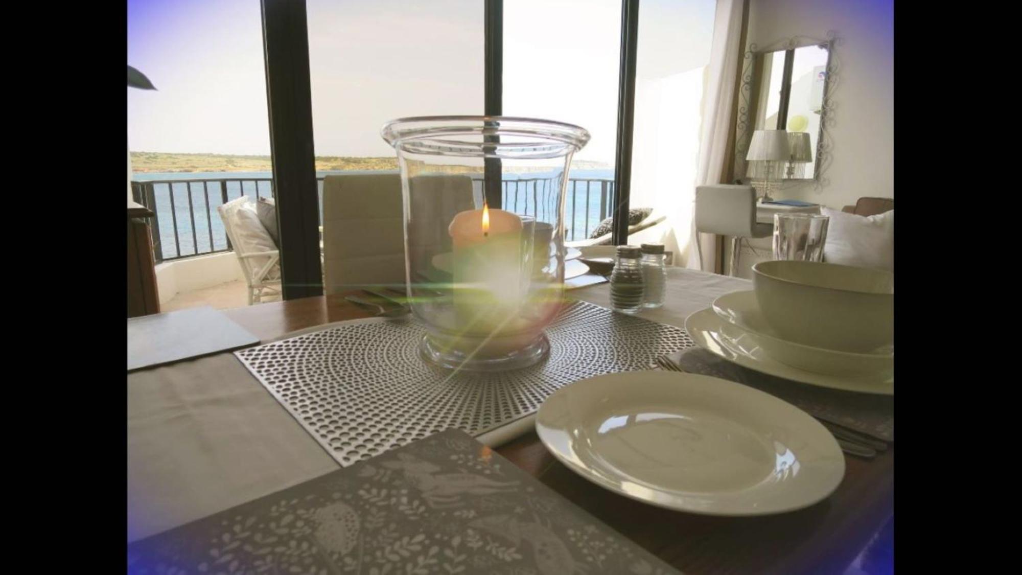 Seafront Apartment Terrace, Lounger & Panoramic Ocean Views Mellieħa Rum bild