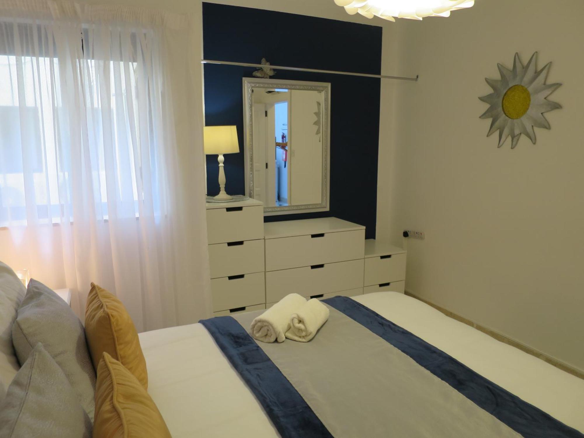 Seafront Apartment Terrace, Lounger & Panoramic Ocean Views Mellieħa Rum bild