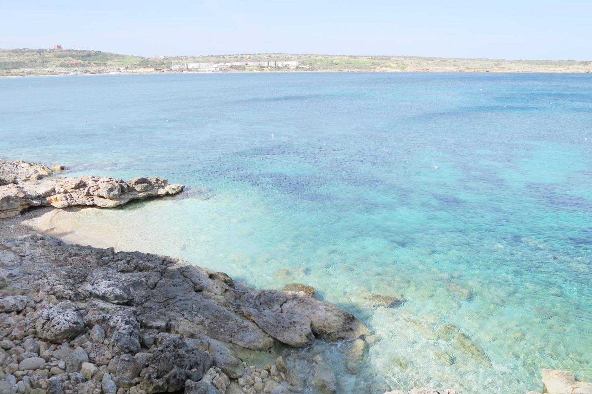 Seafront Apartment Terrace, Lounger & Panoramic Ocean Views Mellieħa Rum bild