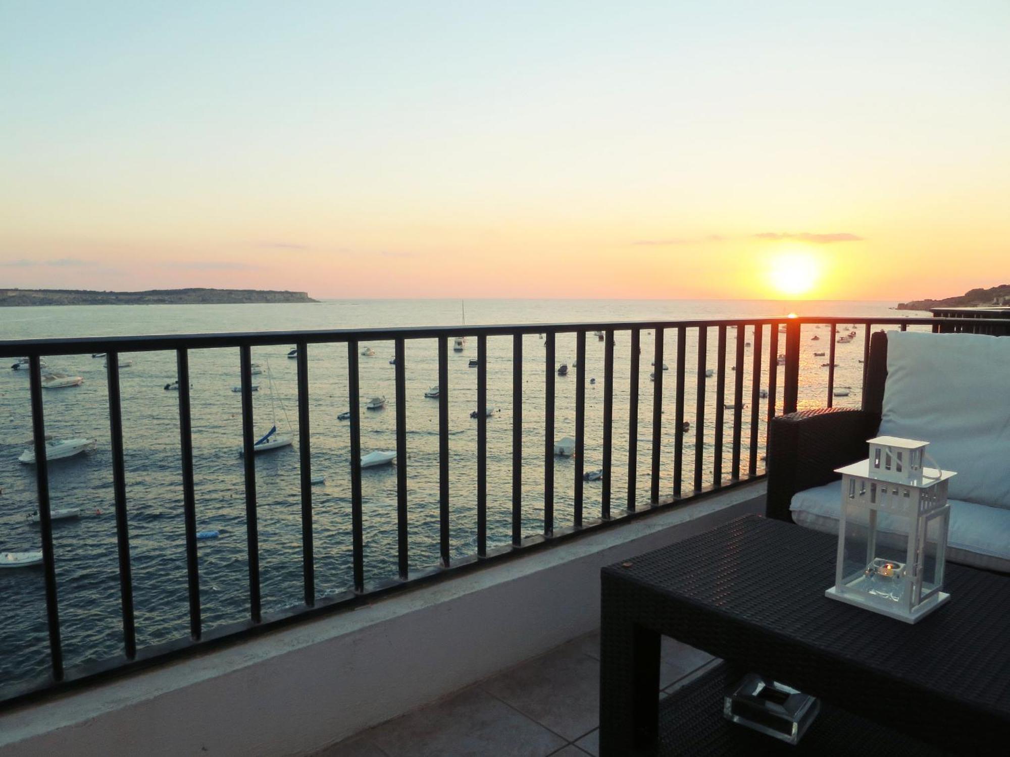 Seafront Apartment Terrace, Lounger & Panoramic Ocean Views Mellieħa Exteriör bild