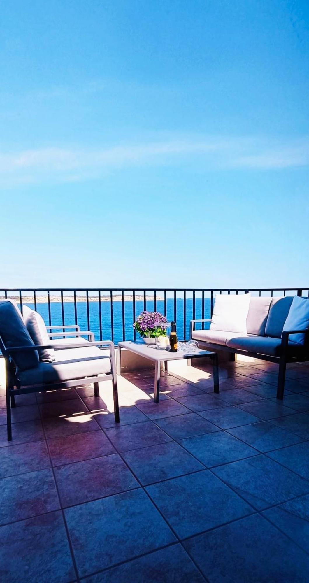 Seafront Apartment Terrace, Lounger & Panoramic Ocean Views Mellieħa Exteriör bild